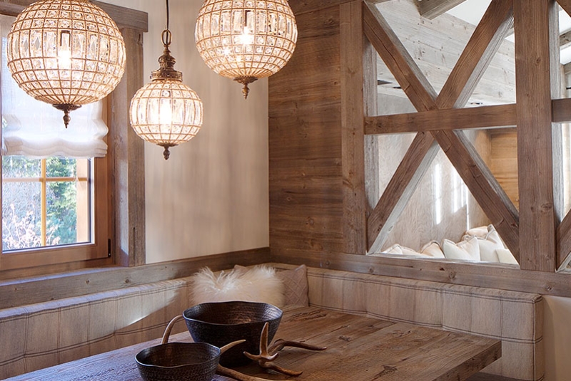 Zwei Objekte im Mountain Chic mit verwittertem Holz